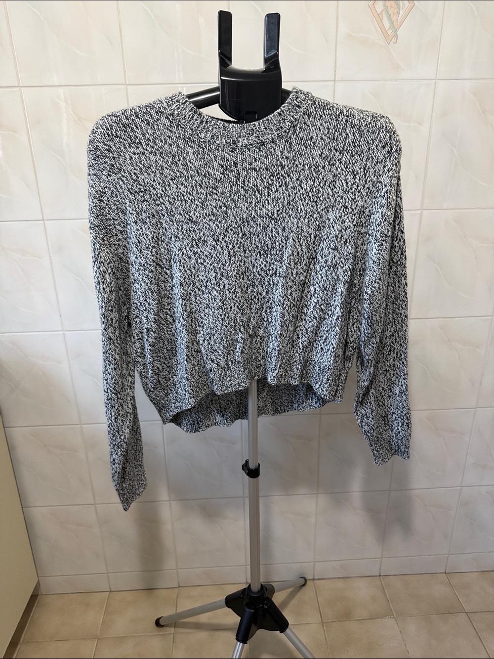 Cropped Gray Marled Knit Pullover Sweatshirt